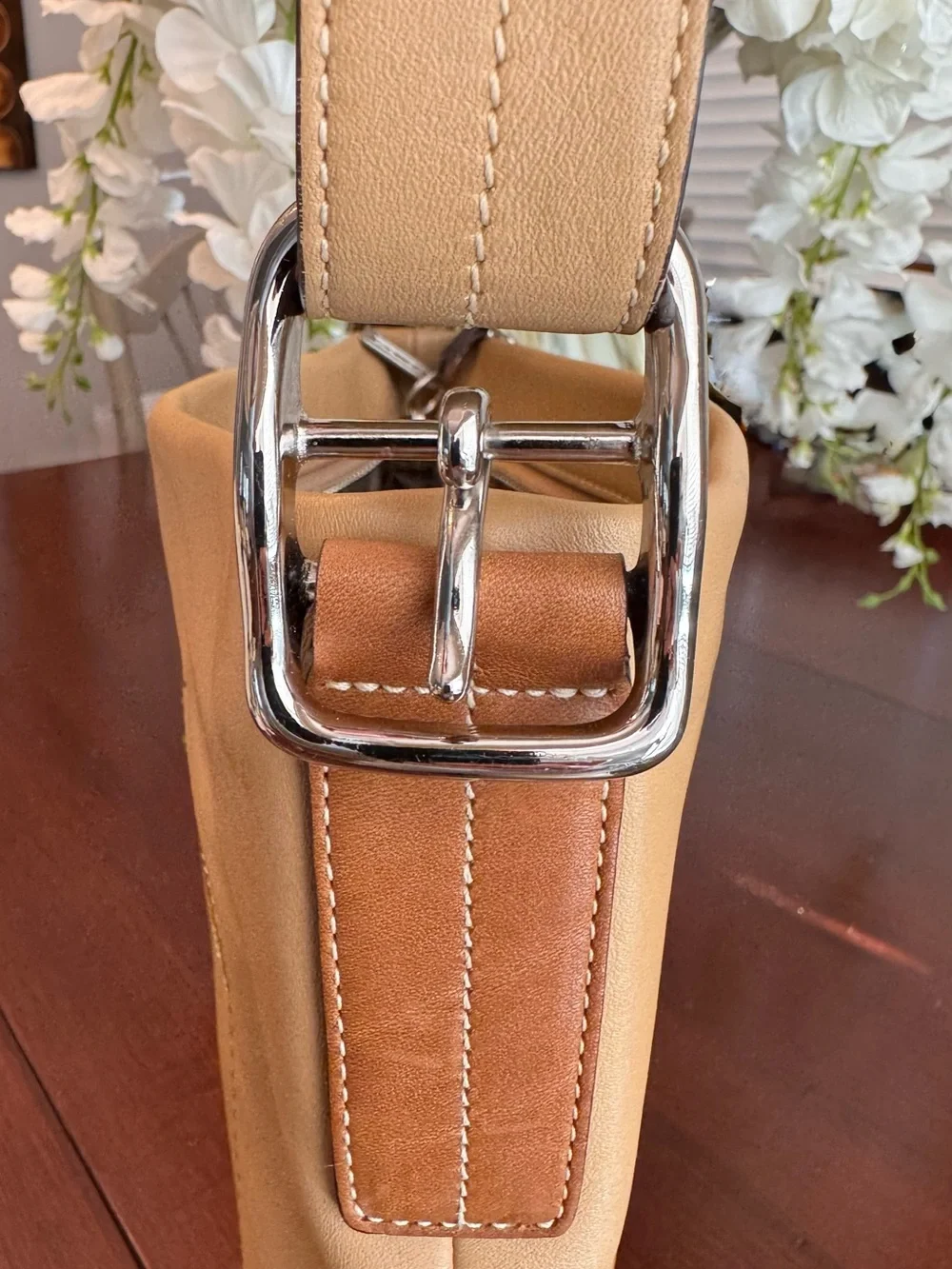 Coach Beige Leather Shoulder Bag with Coach Charm - Picture 5 of 10